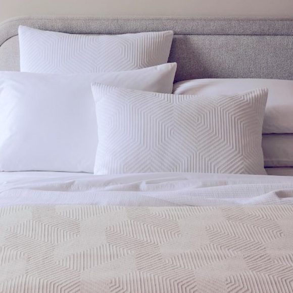 West Elm Organic Cotton Modern Geo Full Size Pillow Shams White - Picture 1 of 8